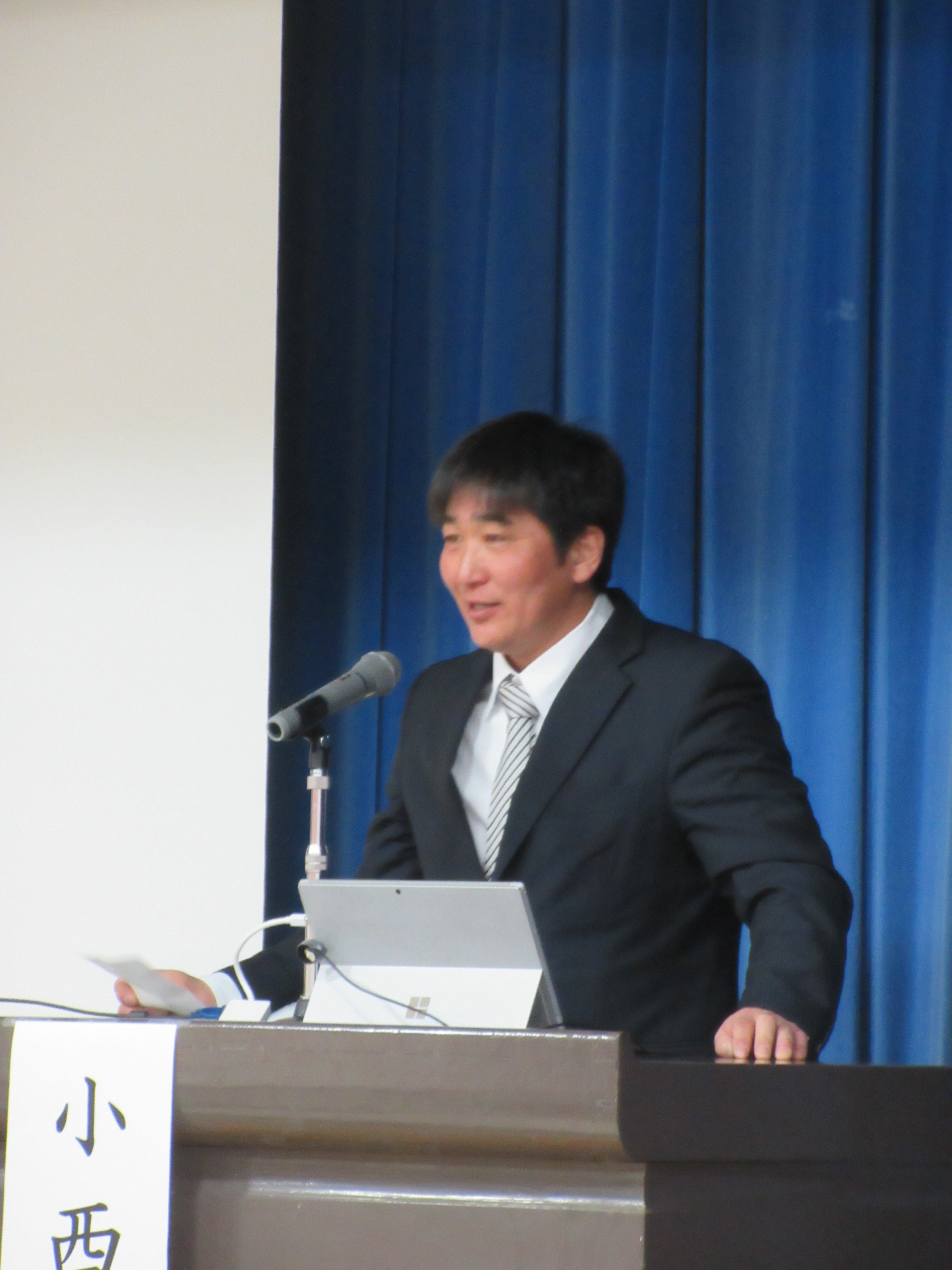 閉会挨拶をする高谷副理事長